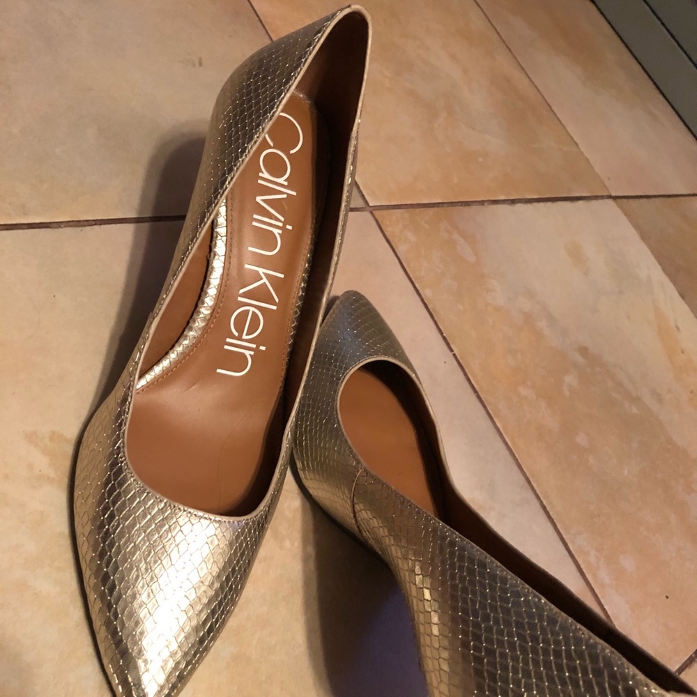 Calvin Klein leather gold heel 9W